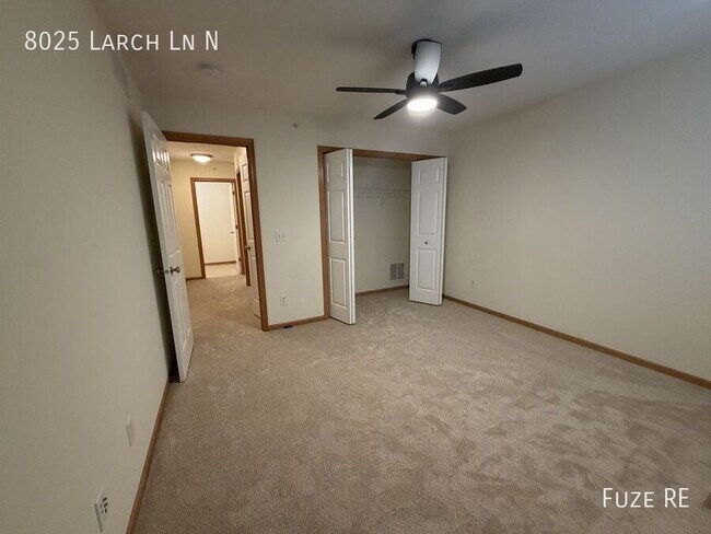 Foto del edificio - 8025 Larch Ln N