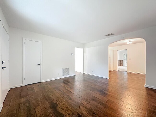 Foto del edificio - 5243 Poppy Dr