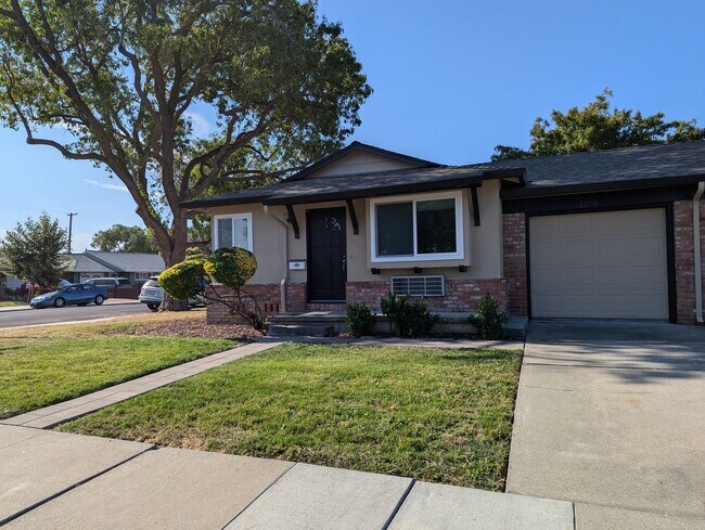 Photo - 2470 Arroyo Dr House