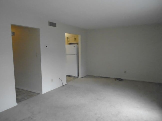 Foto del edificio - Charming 3 bedroom 1 1/2 bath townhouse lo...