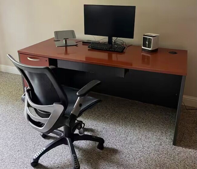 puesto de trabajo - 16521 124th Ave NE