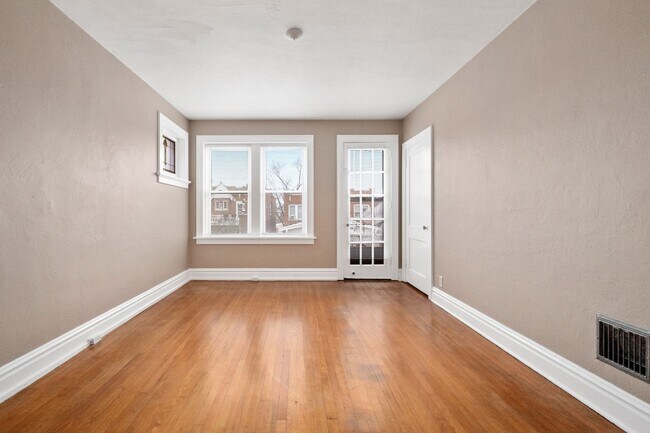 Building Photo - Super He-Moon