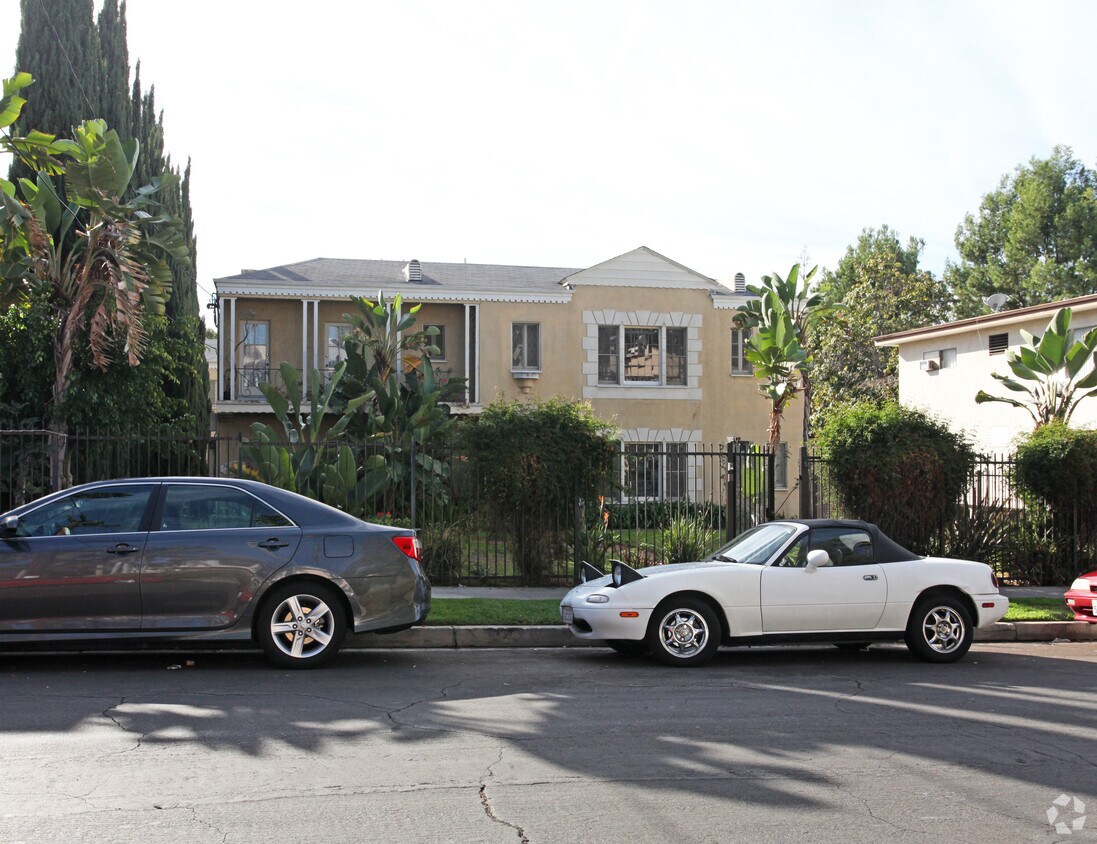 Foto del edificio - 5428 Russell Ave