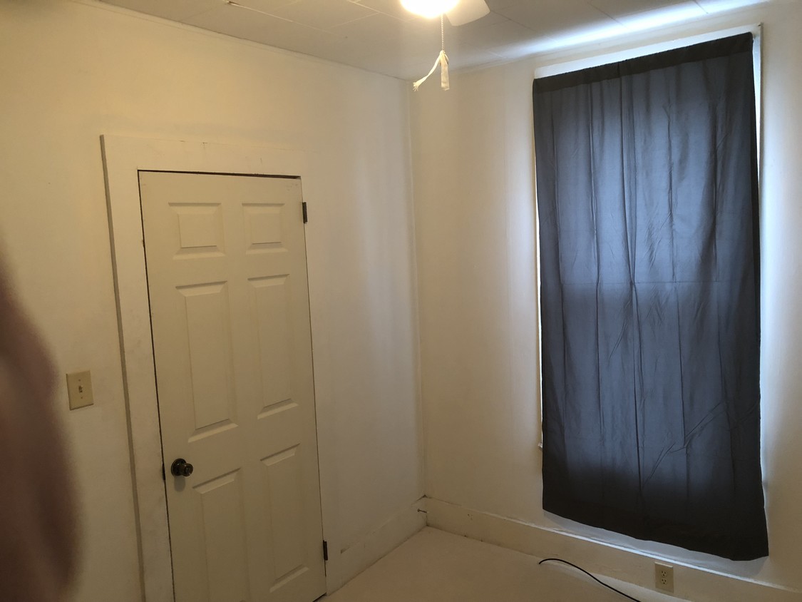 Foto principal - 701 W Graham St