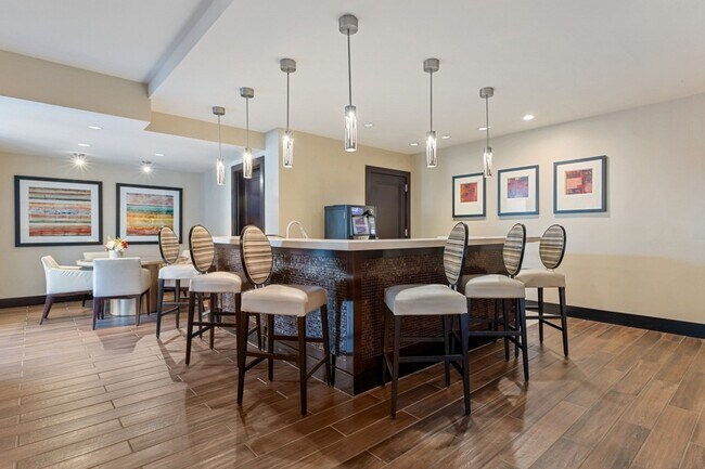 Bar de entretenimiento - The Reserve at Tysons Corner
