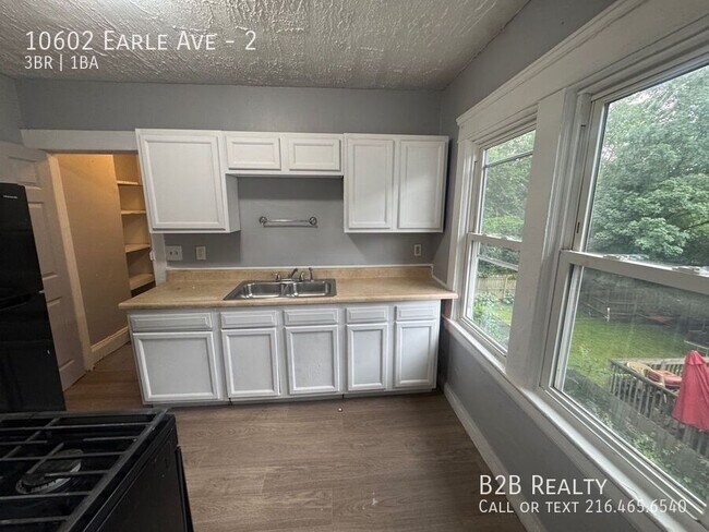 Foto del edificio - 10602 Earle Ave