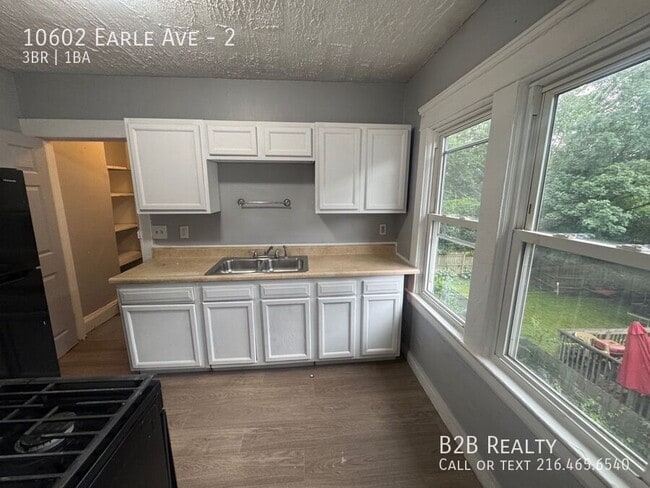Building Photo - 10602 Earle Ave