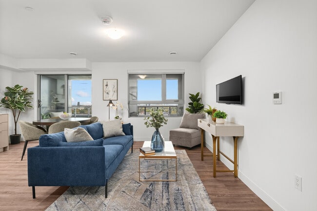 Building Photo - The Manett