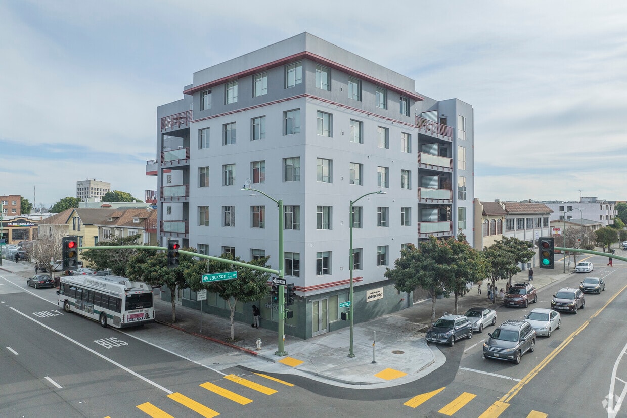 Primary Photo - 1020 Jackson St