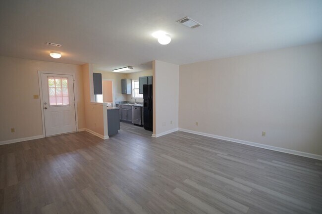 Building Photo - 3178 N Ridge Rd