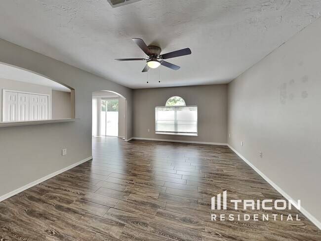 Building Photo - 3013 Whispering Trails Dr