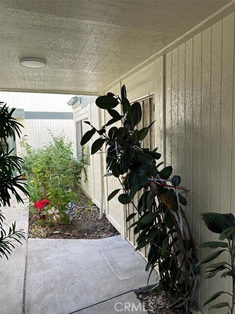 Primary Photo - 10475 Newhome Ave
