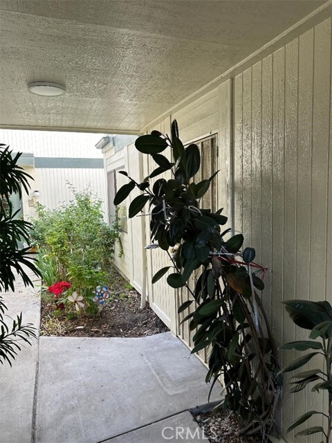 Building Photo - 10475 Newhome Ave