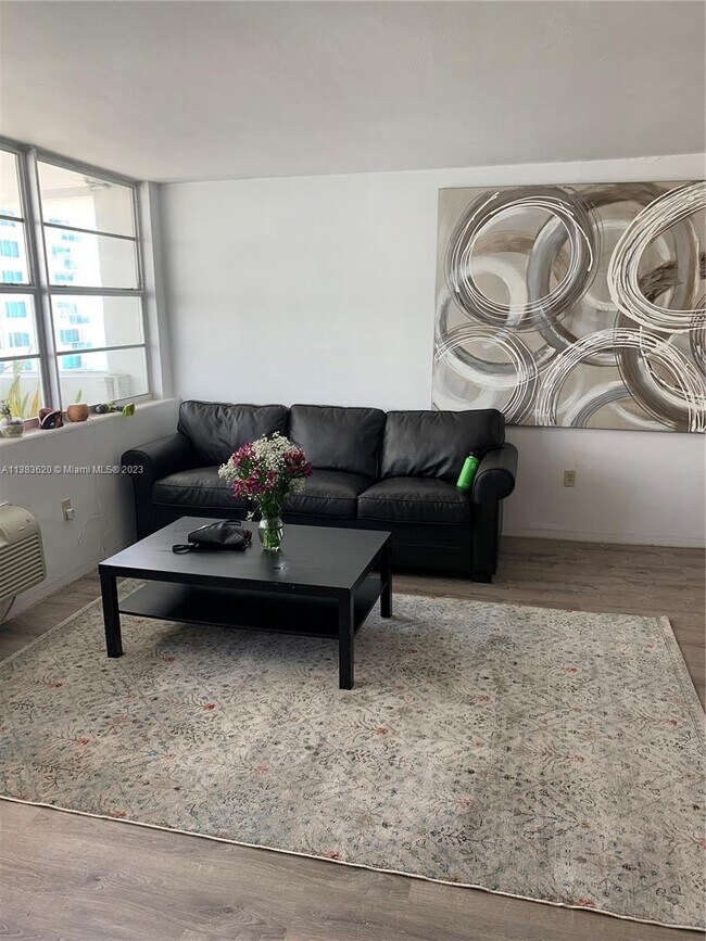 Foto del edificio - 5313 Collins Ave