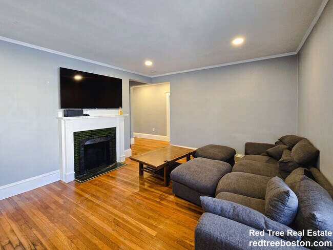 Foto del edificio - 237 Chestnut Hill Ave