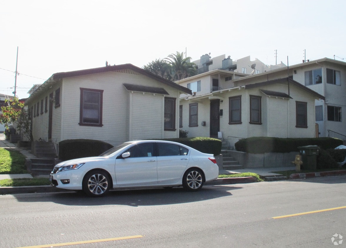 Building Photo - 643 W 23rd St