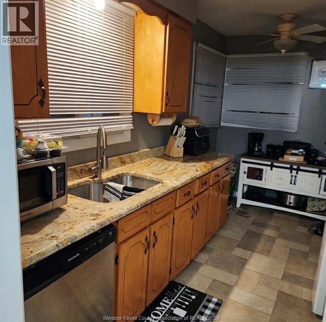 Building Photo - 2063 St Anne St