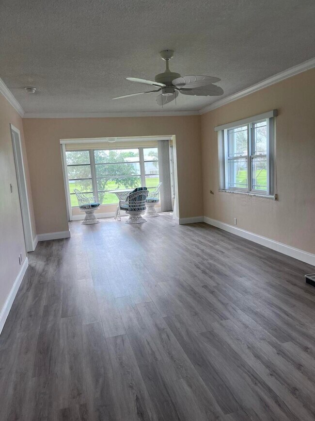 Foto del edificio - 251 S Golf Blvd