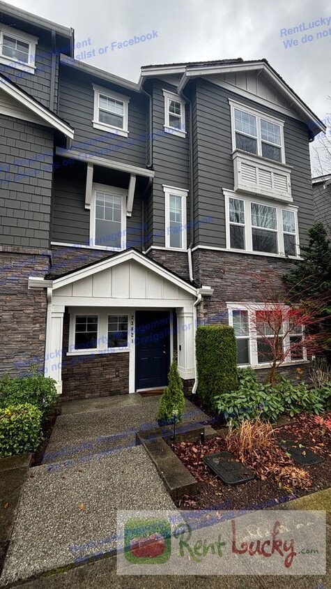Primary Photo - Spacious Issaquah Townhome w/ Entry-Level Suite & 2-Car Garage