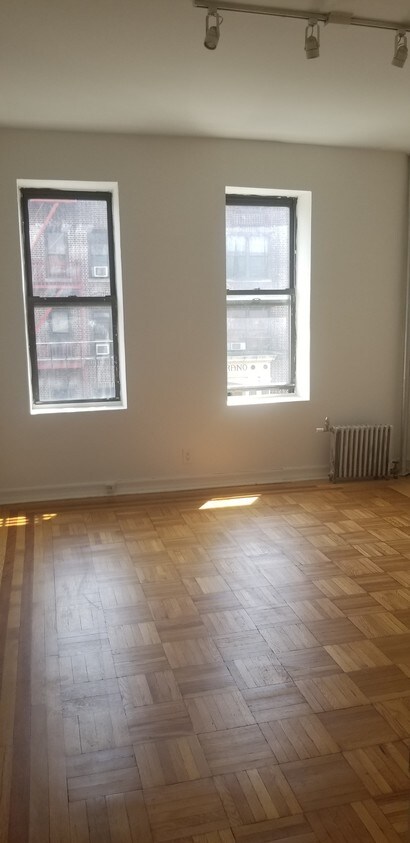 Primary Photo - 1087 Carroll St