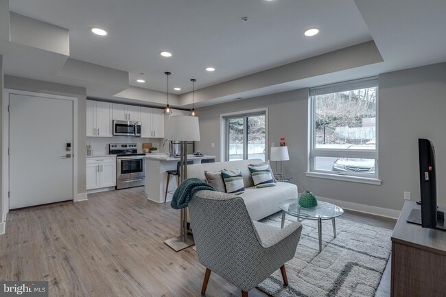 Building Photo - 1952 Bryn Mawr Ave