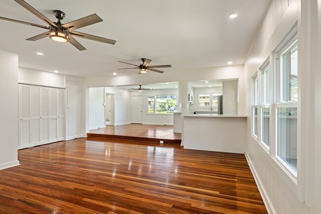 Building Photo - Newly Renovated 3 Bedroom Kailua Home!
