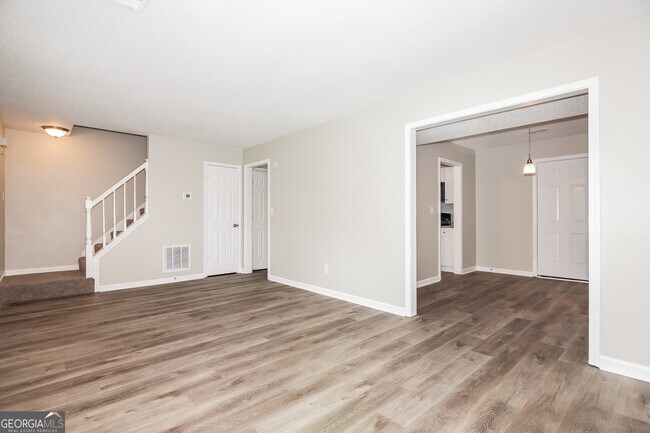Foto del edificio - 5454 Northcut Dr