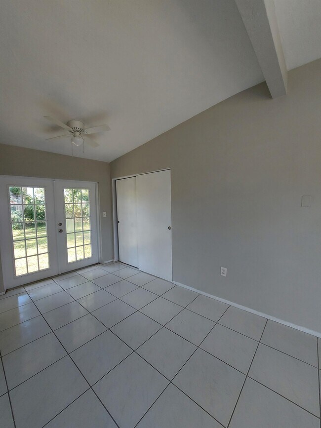 Foto del edificio - 35 Roanoke Dr