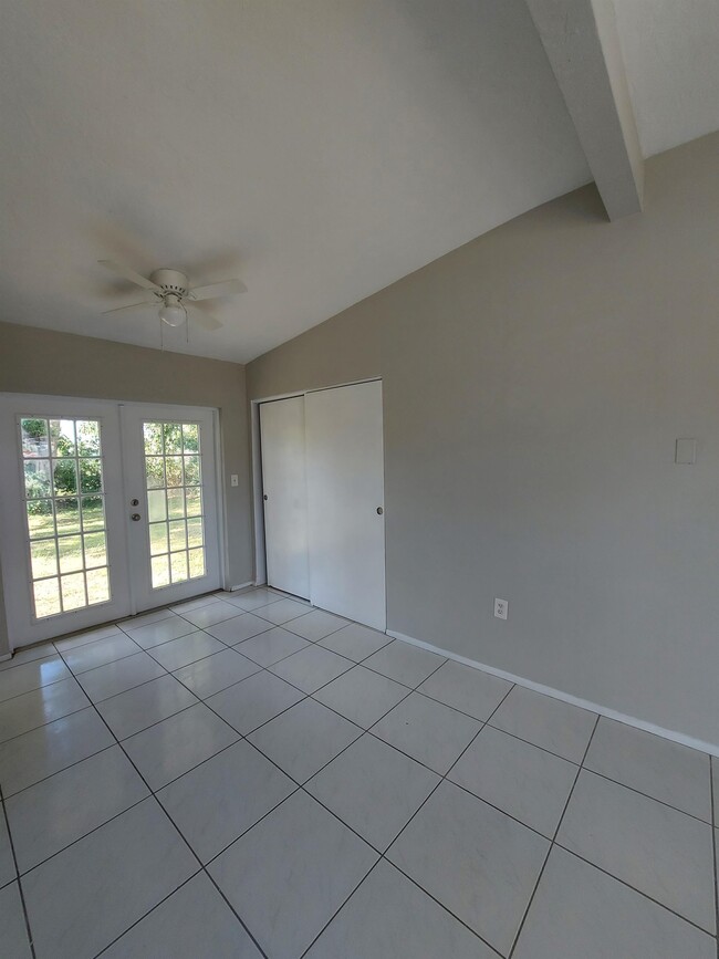 Photo - 35 Roanoke Dr House