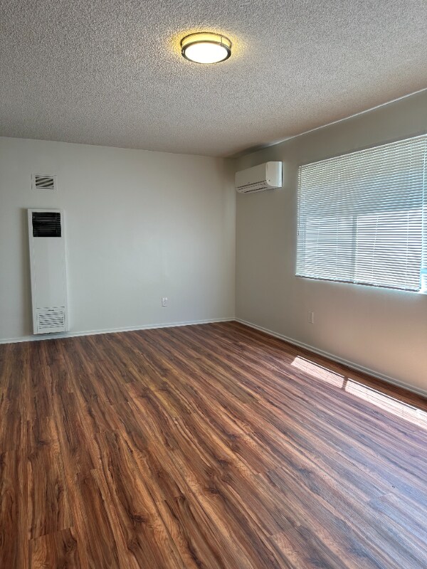 Building Photo - 96 N Oak Ave