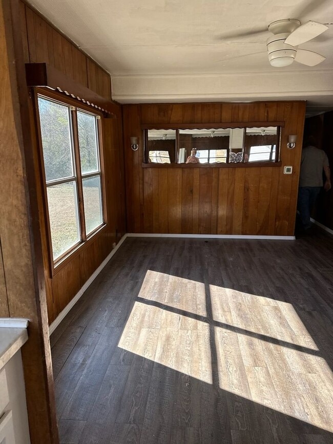 Building Photo - AVAILABLE NOW IN AIKEN ! NO PETS! Call 803...