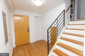 Building Photo - 1228 Arch St
