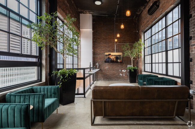 Sky Lounge - Sixth Street Exchange