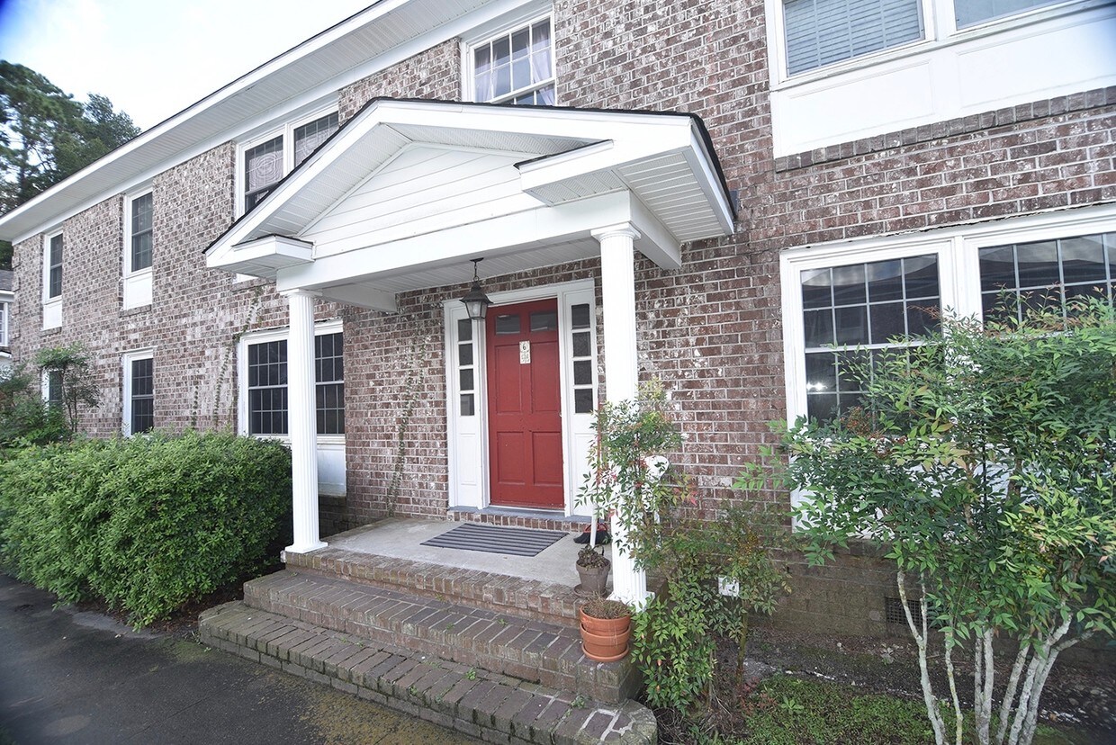 204 Sans Souci St, Charleston, SC 29403 Condo for Rent in Charleston