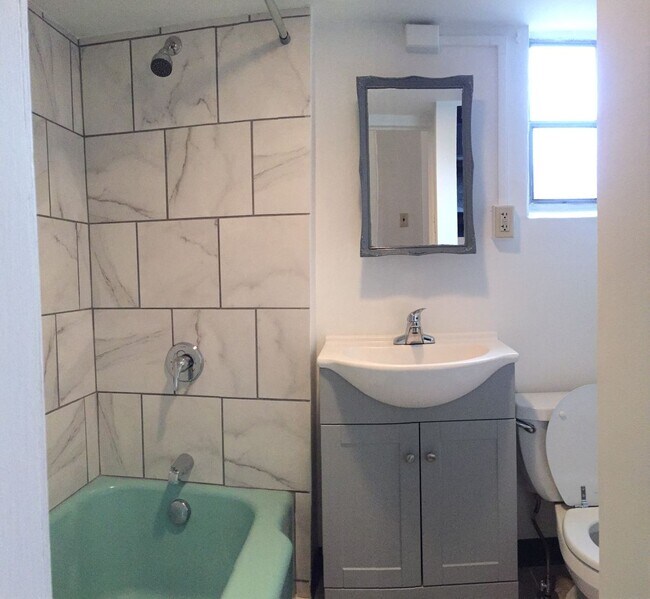 Building Photo - 1 Bedroom House with Small Office