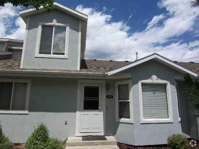 Spacious open townhome - 1800 S Grant Ave