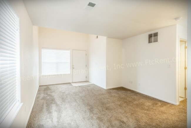 Foto del edificio - 802 Waterglen Dr