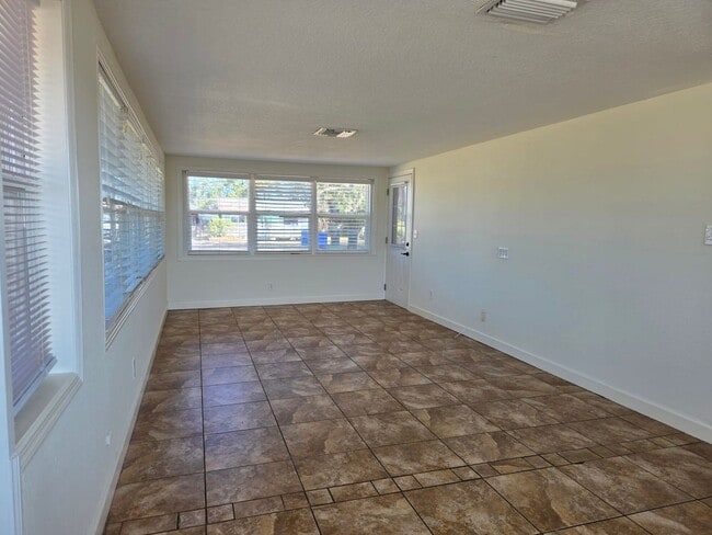 Building Photo - Charming 2-Bedroom Home with Countryside Views and Modern Amenities