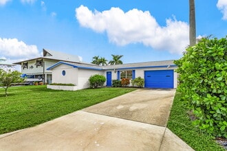 Building Photo - 2700 Shoreview Dr