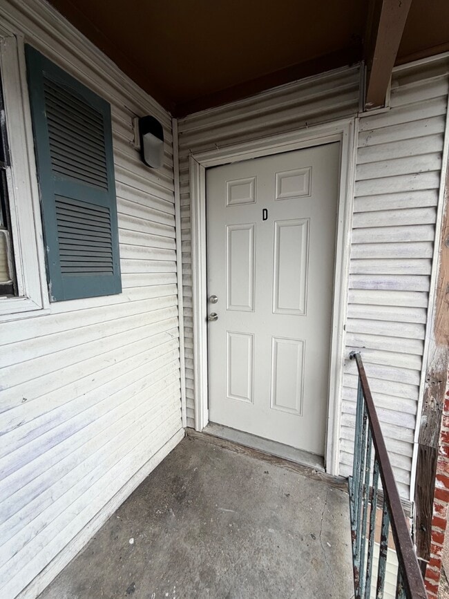 Building Photo - 104 Sweetbriar St