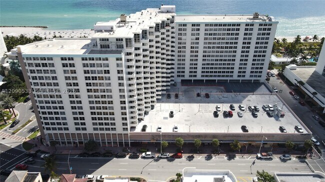 Foto del edificio - 2899 Collins Ave