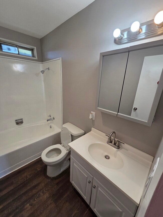 Foto del edificio - 734 N Country Acres Ave