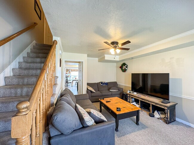 Building Photo - 565 N 300 E