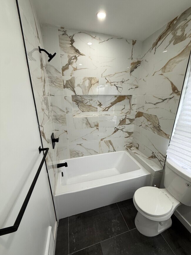 Foto del edificio - 2808 N Taylor St