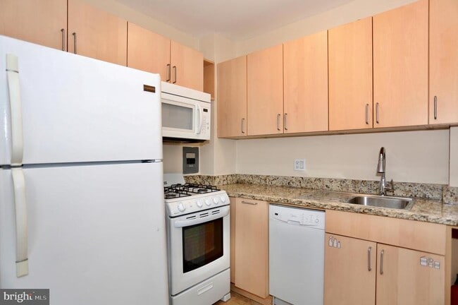 Building Photo - 1727 Massachusetts Ave NW