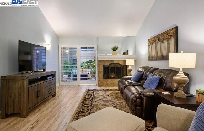 Building Photo - 166 Tweed Dr