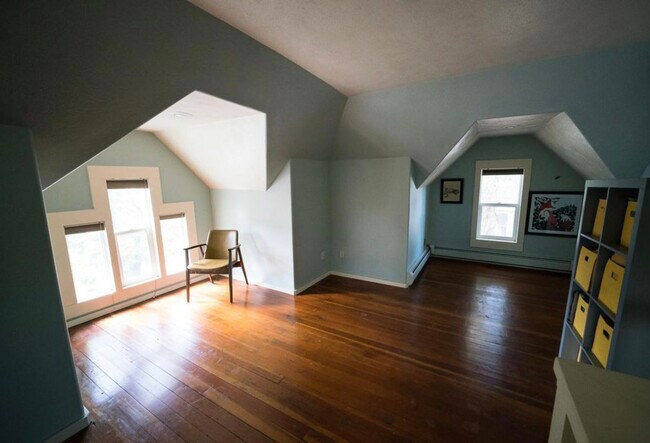 Foto del edificio - 136 S Maple St