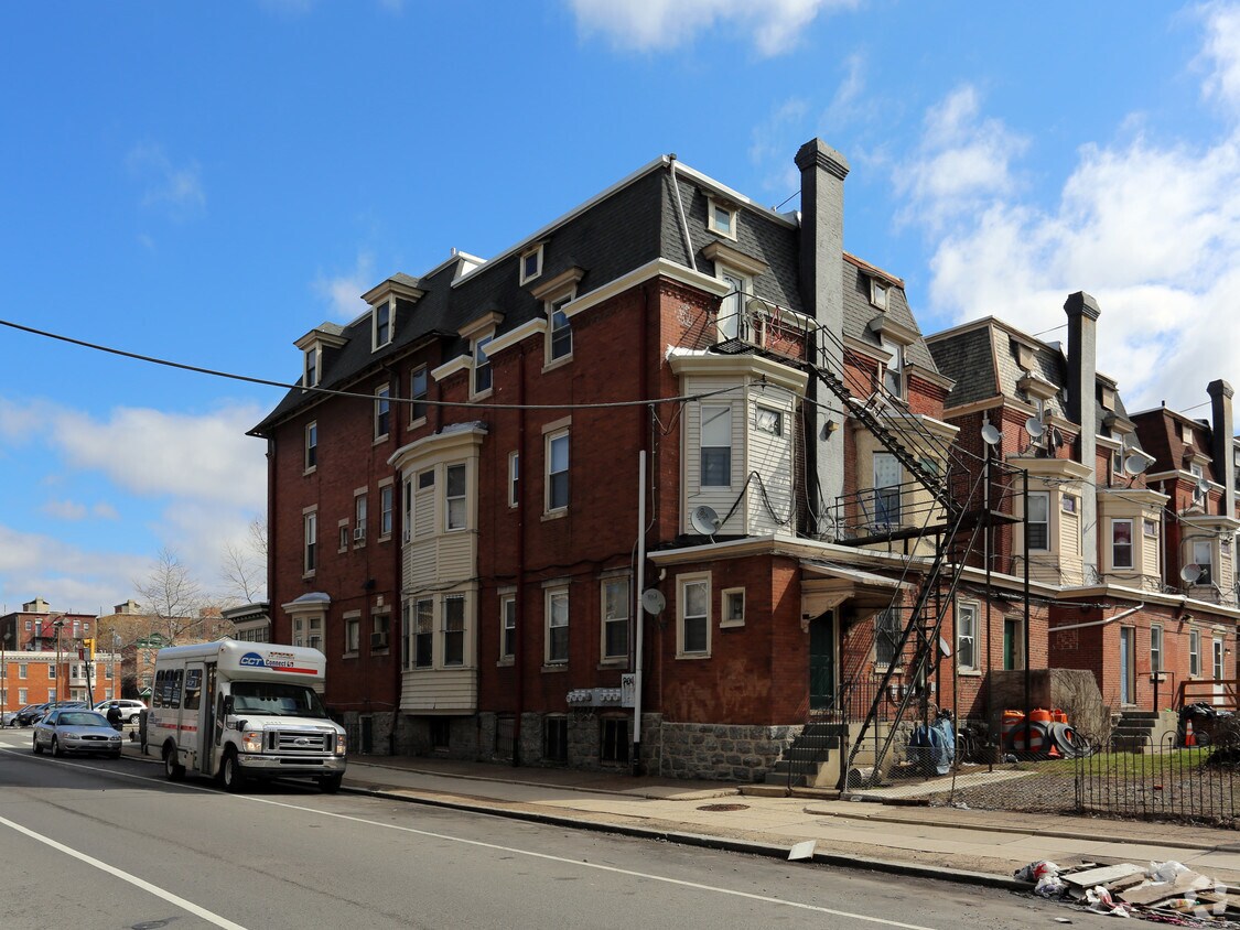 Building Photo - 4324 Walnut St