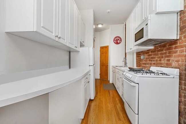 Foto del edificio - 240 Sullivan St