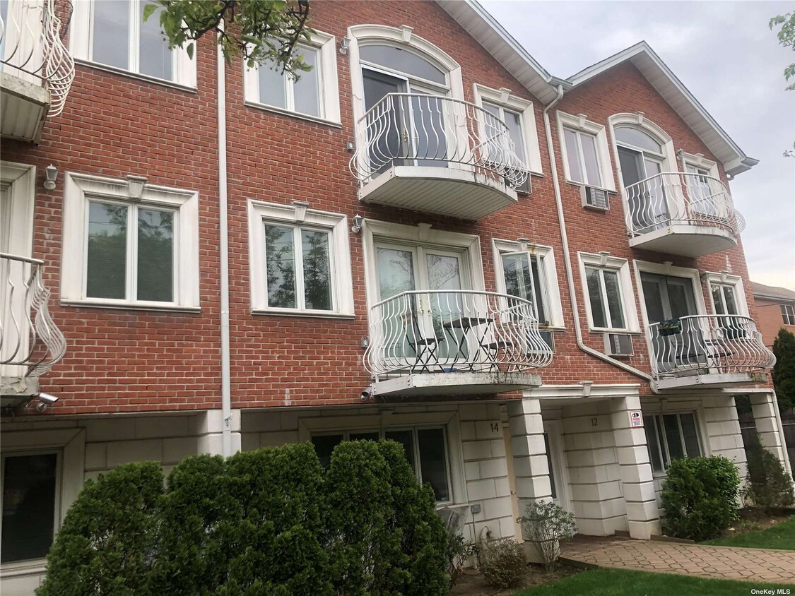 Primary Photo - 212-14 42nd Ave
